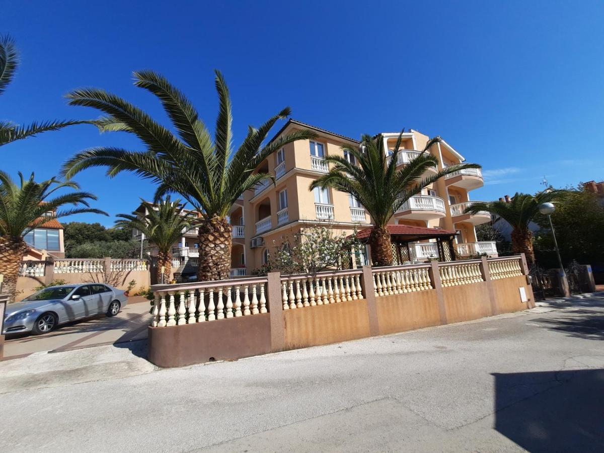 Apartments Canaria Pula Dış mekan fotoğraf