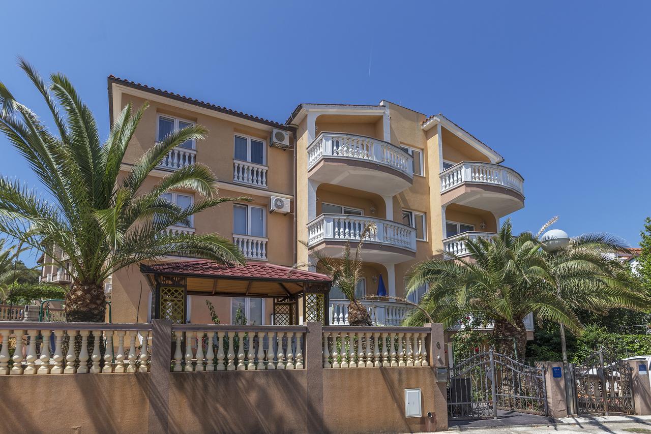 Apartments Canaria Pula Dış mekan fotoğraf