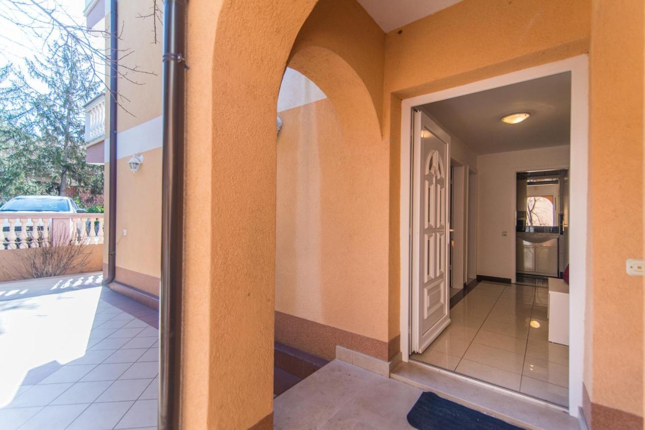 Apartments Canaria Pula Dış mekan fotoğraf